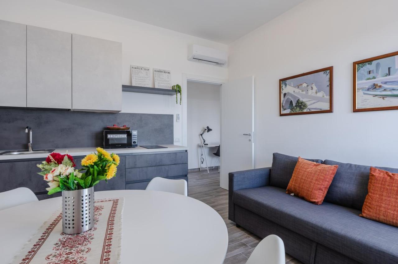 Licia & Tonino Apartments Near The Station Lecce Exterior foto